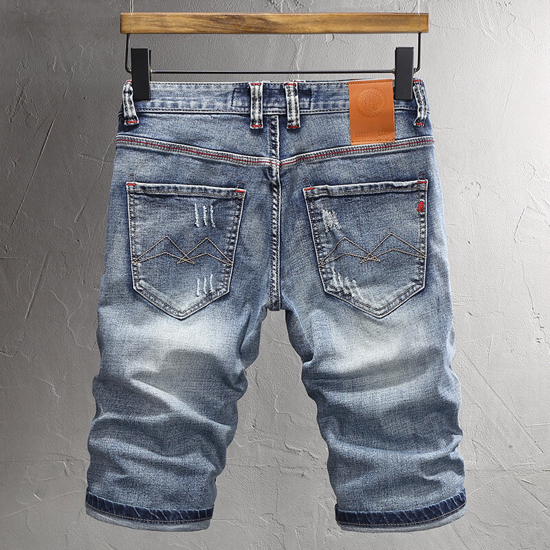 الصيف موضة الرجال الجينز الرجعية الأزرق التطريز المرقعة مصمم ممزق جينز قصير سليم صالح Vintage جينز غير رسمي الرجال