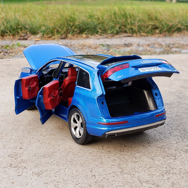 1:32 أودي Q7 SUV سبيكة نموذج سيارة دييكاست ولعبة السيارات سيارة معدنية نموذج محاكاة الصوت والضوء مجموعة لعبة أطفال هدية
