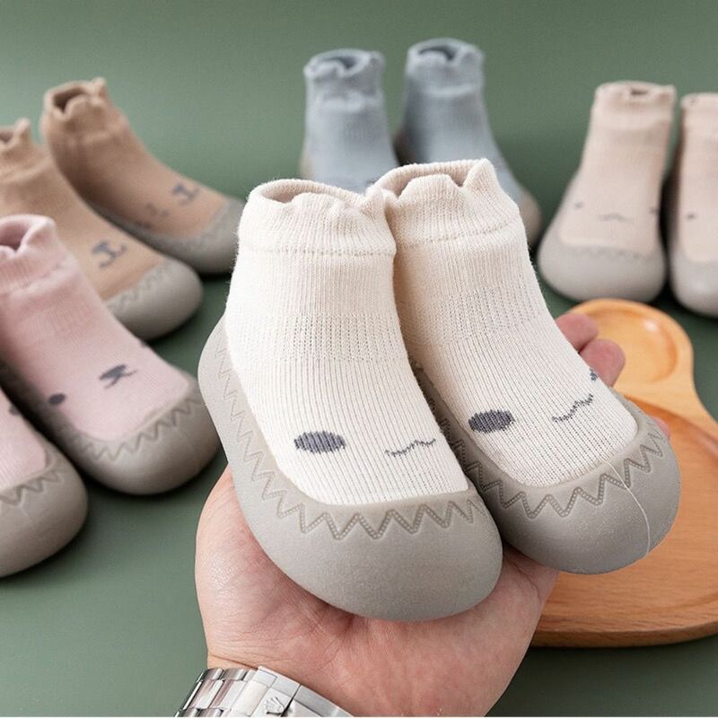 حذاء غير قابل للانزلاق بنعل مطاطي للبنات الصغار ، بتصميم رسوم متحركة ، ناعم ، غير قابل للانزلاق ، للأطفال الصغار ، جديد ، 4 ألوان