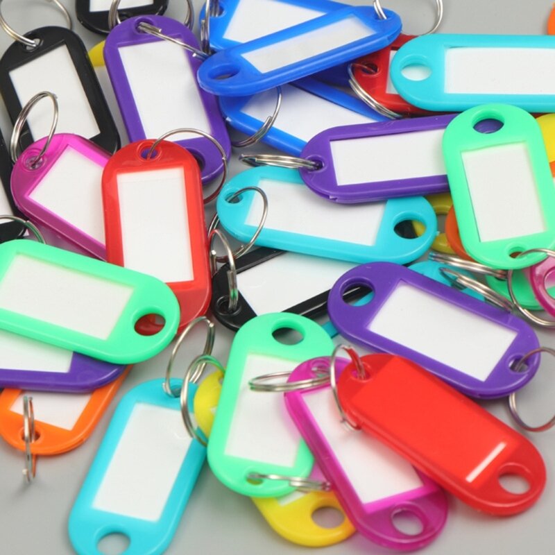 مجموعة من 50 سلسلة مفاتيح بلاستيكية متينة مع حلقات مقسمة وملصق لسهولة تنظيم المفاتيح وتحديد هويتها