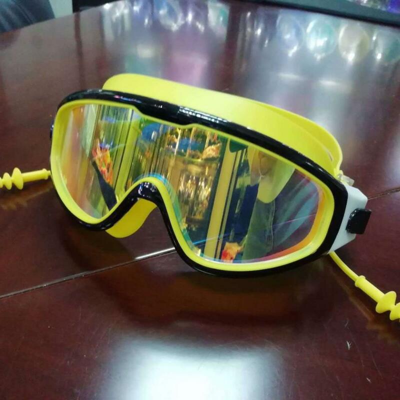 نظارات سباحة للكبار مع رؤية واسعة ، حماية ضد الضباب ، حزام قابل للتعديل لنظارات السباحة التي لا تسرب