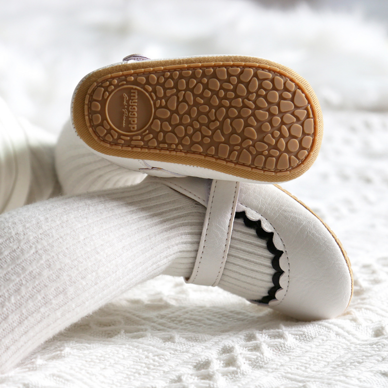 حذاء جديد للأطفال الأولاد والبنات مصنوع من الجلد والمطاط ومضاد للانزلاق ومزوّد بمشوا لأول مرة أحذية للأطفال حديثي الولادة للبنات