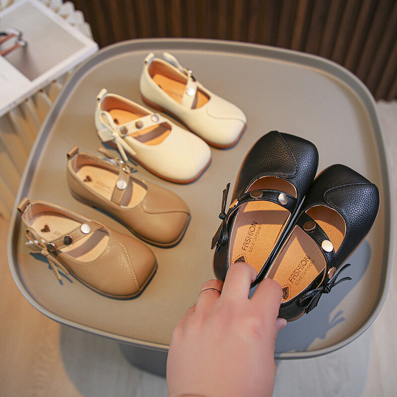 حذاء أميرات من الجلد الناعم للبنات ، مسطح غير رسمي متعدد الاستخدامات ، ديكور معدني بسيط ، حفل زفاف ، موضة ، جديد ،