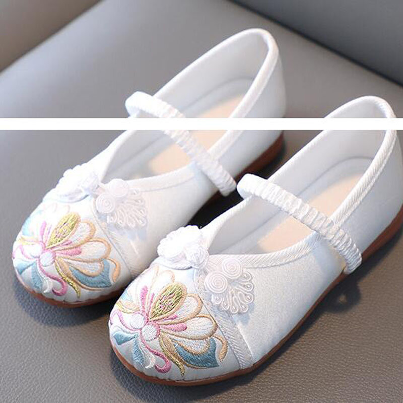 حذاء للفتيات لربيع وخريف 2023 حذاء أطفال مطرز جديد للبنات بكعب مسطح حذاء رقص صيني طراز CSH1434
