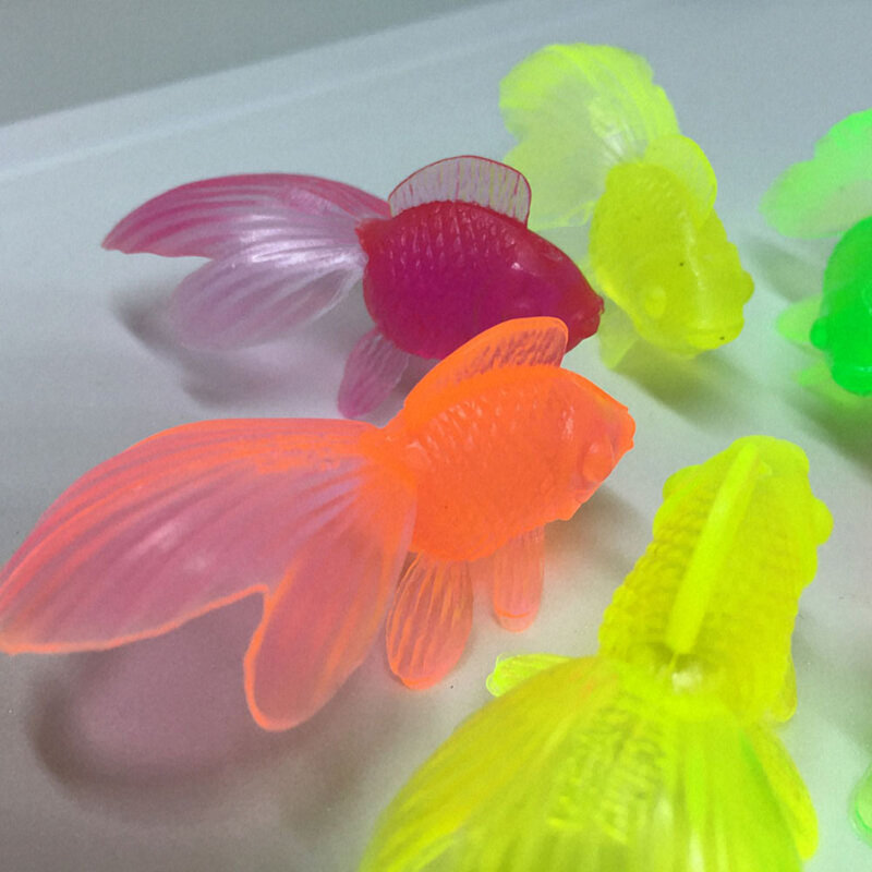 جديد 10 قطعة/الحقيبة الاطفال لعبة البلاستيكية البلاستيكية محاكاة صغيرة ذهبية نابض بالحياة سمكة ذهبية نموذج للأطفال حمام ألعاب للشاطئ