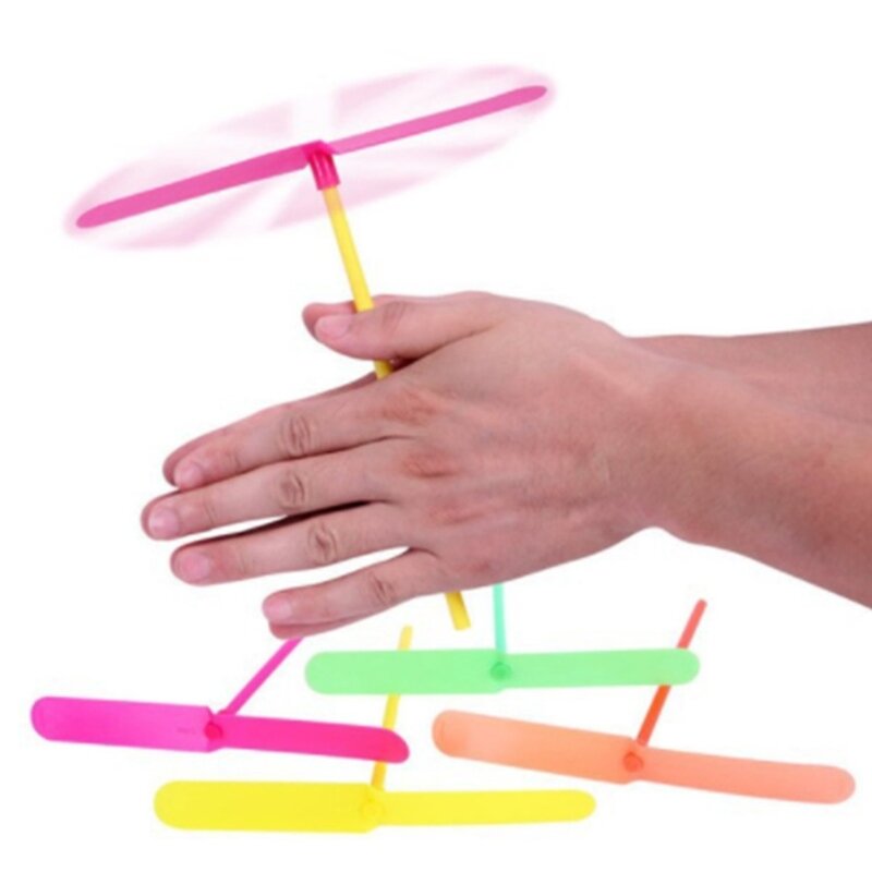 100 قطعة من لعبة المروحة اليعسوب المصنوعة من الخيزران الطائر متعدد الألوان المضحكة للاستخدام الخارجي مجموعة اللعب للأطفال في
