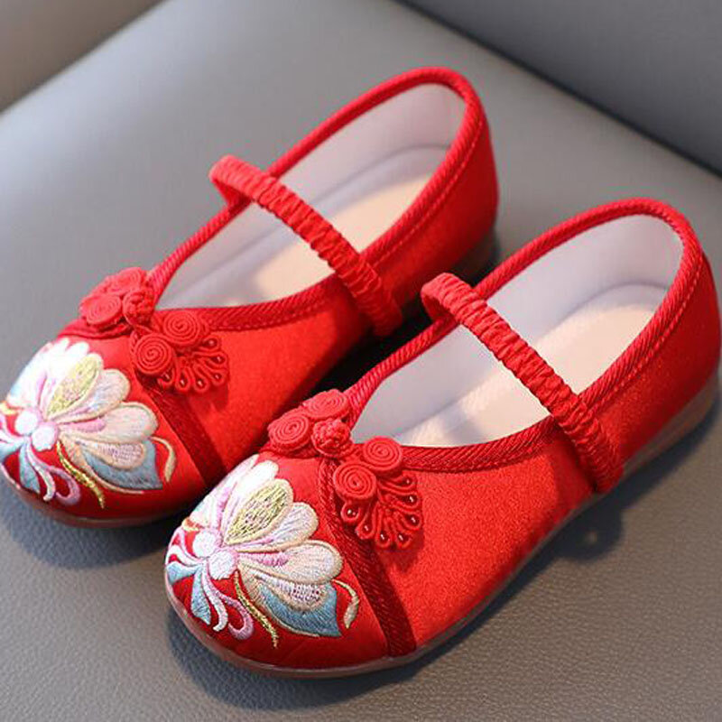 حذاء للفتيات لربيع وخريف 2023 حذاء أطفال مطرز جديد للبنات بكعب مسطح حذاء رقص صيني طراز CSH1434
