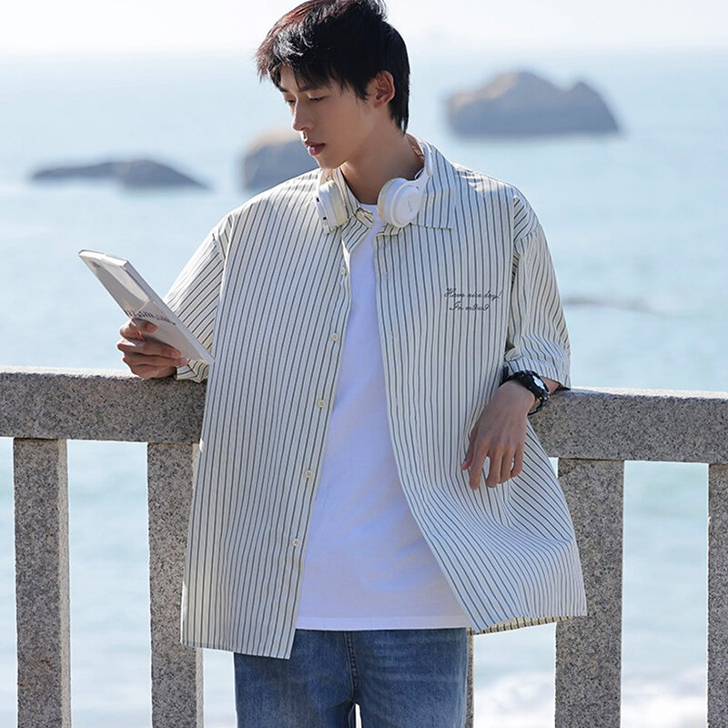 ملابس الرجال بلوزة صيفية منقوشة قمصان قصيرة الأكمام مخطط الكورية ماركة ملابس الشارع الشهير قمصان الشاطئ للرجال جودة عالية 2023
