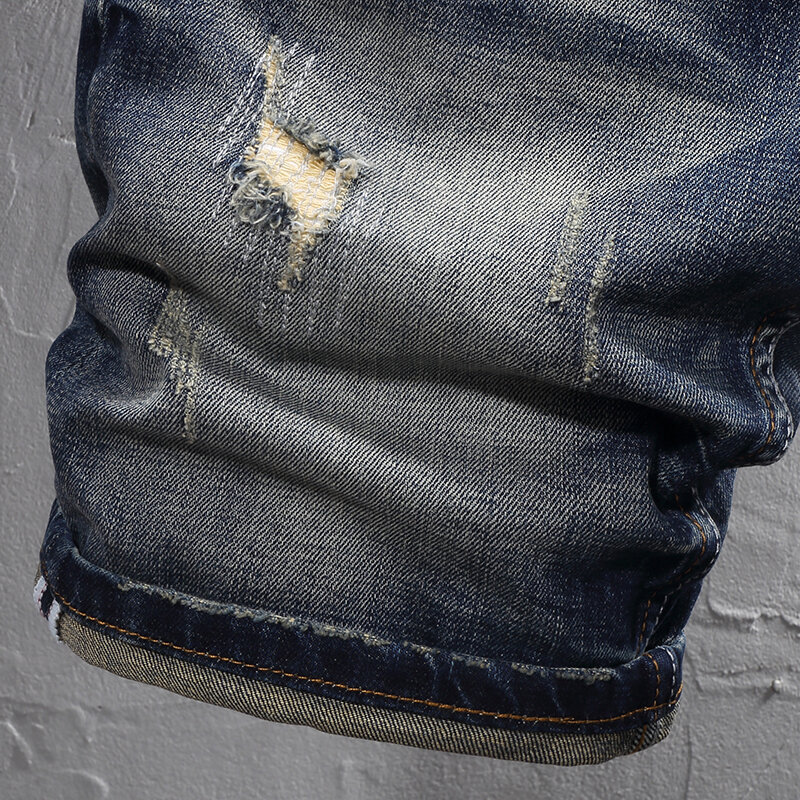 سراويل جينز مطاطية زرقاء عتيقة للرجال ، تناسب الجسم ، قصيرة ممزقة ، تطريز عتيق ، موضة مصمم ، الصيف