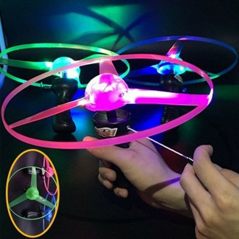 LED الإضاءة تحلق القرص المروحة هليكوبتر اللعب سحب سلسلة الصحون الطائرة UFO الغزل العلوي الاطفال اللعب في الهواء الطلق متعة لعبة الرياضة
