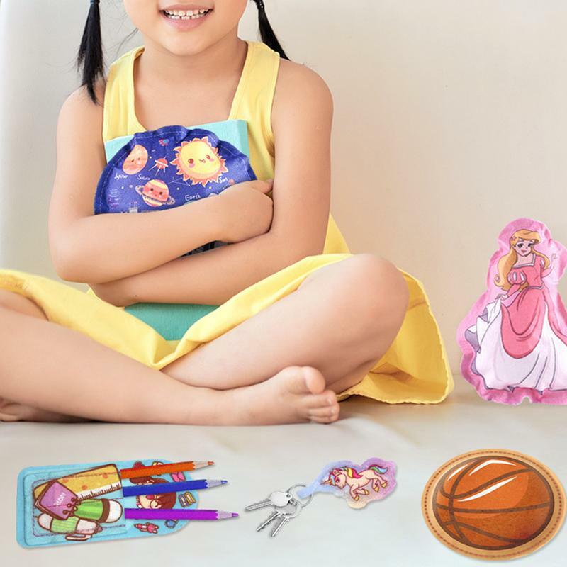 أطفال آلة الخياطة الصغيرة لعبة تصميم الملابس لعبة يمكن DIY بها بنفسك آلة الحياكة طفل دمية ديكور مصغرة الأثاث لعب للفتيات