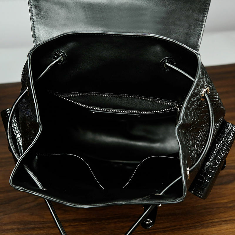 حقيبة ظهر رجالي من جلد التمساح الطبيعي بعلامة تجارية جديدة لعام 2023 حقيبة ظهر عصرية ذات سعة كبيرة حقيبة ظهر للحاسوب المحمول