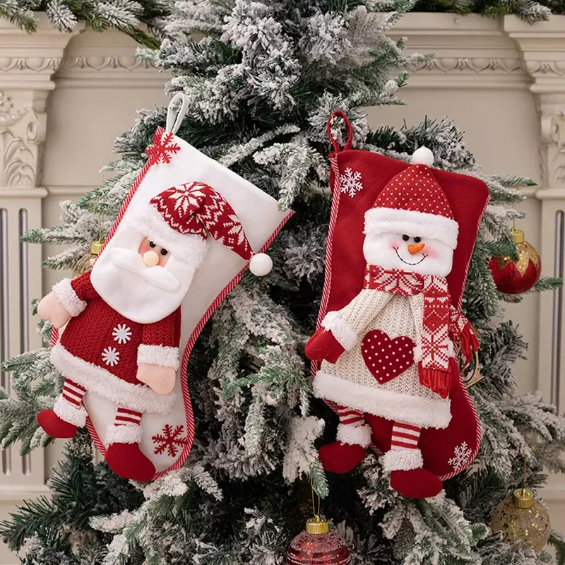 كبيرة معلقة جوارب عيد الميلاد ، سانتا الكلاسيكية ، ثلج الحلي ، ديكورات المنزل