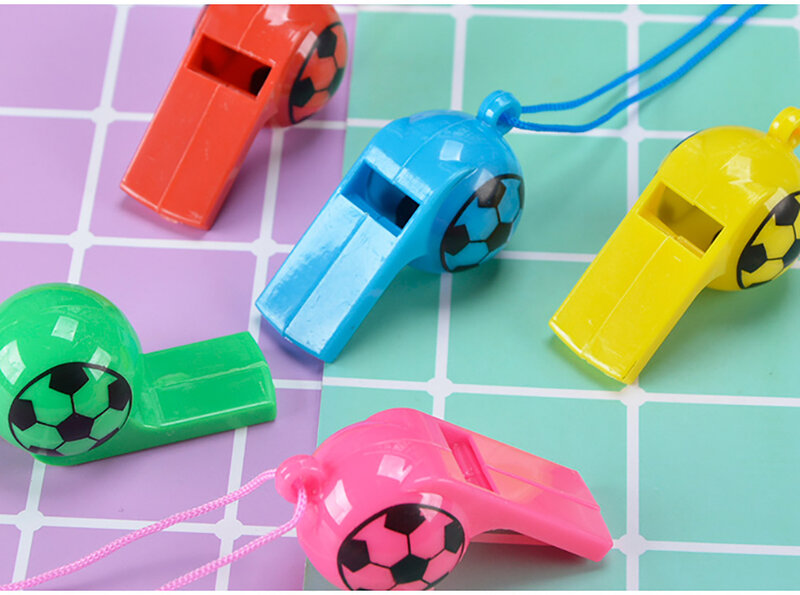 1 قطعة لون عشوائي Hot البيع صافرة التشجيع الصغيرة الأطفال هدايا البلاستيك متعددة الوظائف مع حبل طفل كرة القدم الرجبي صافرة