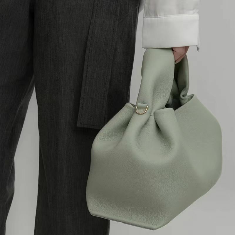 حقيبة كتف كبيرة جديدة للنساء موضة 2022 حقائب يد كبيرة ذات سعة كبيرة بتصميم شتوي بلون سادة