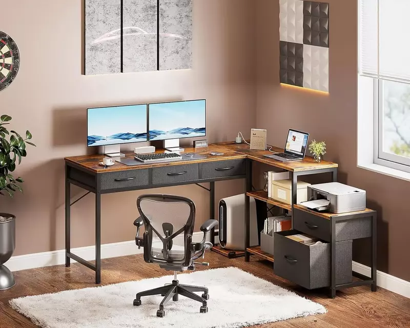 مكتب كمبيوتر على شكل حرف L ، أدراج قماشية وخزانة ملفات ، مكتب محطة عمل منزلي قابل للعكس 61 بوصة مع منافذ طاقة