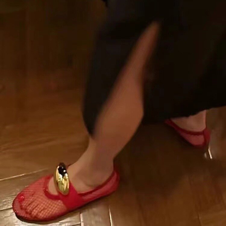 أحذية باليه مسطحة القاع مع حزام خط مستقيم للنساء ، أحذية ماري جين ، مشبك معدني أحمر ، شبكة صيد ، مجوفة