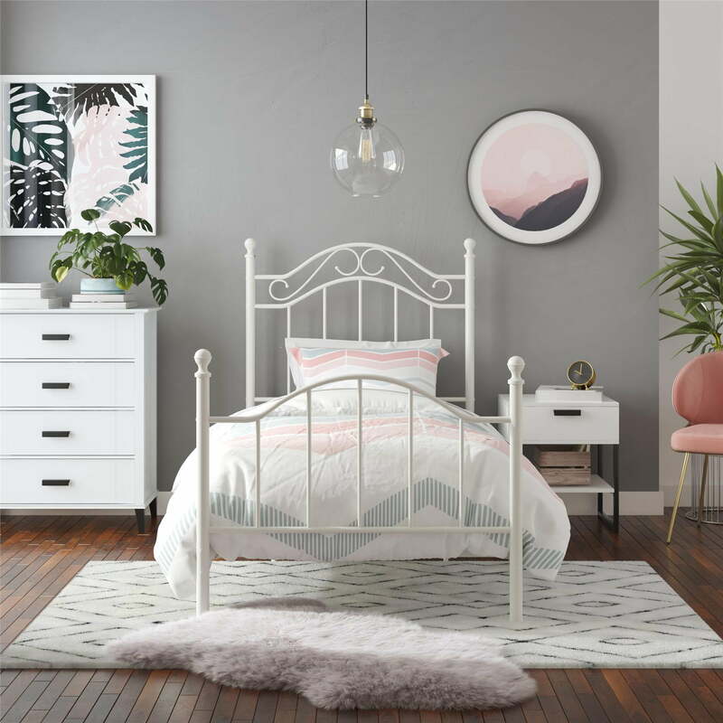 سرير معدني أبيض مع إطار حجم مزدوج ، أثاث غرفة نوم