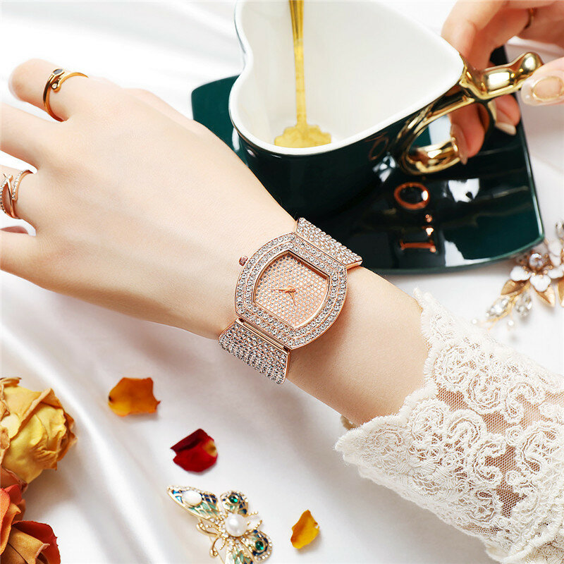 ساعة الكوارتز للنساء الفاخرة الماس الكامل موضة الفولاذ المقاوم للصدأ حزام ساعة اليد الحد الأدنى دون مقياس السيدات الساعات