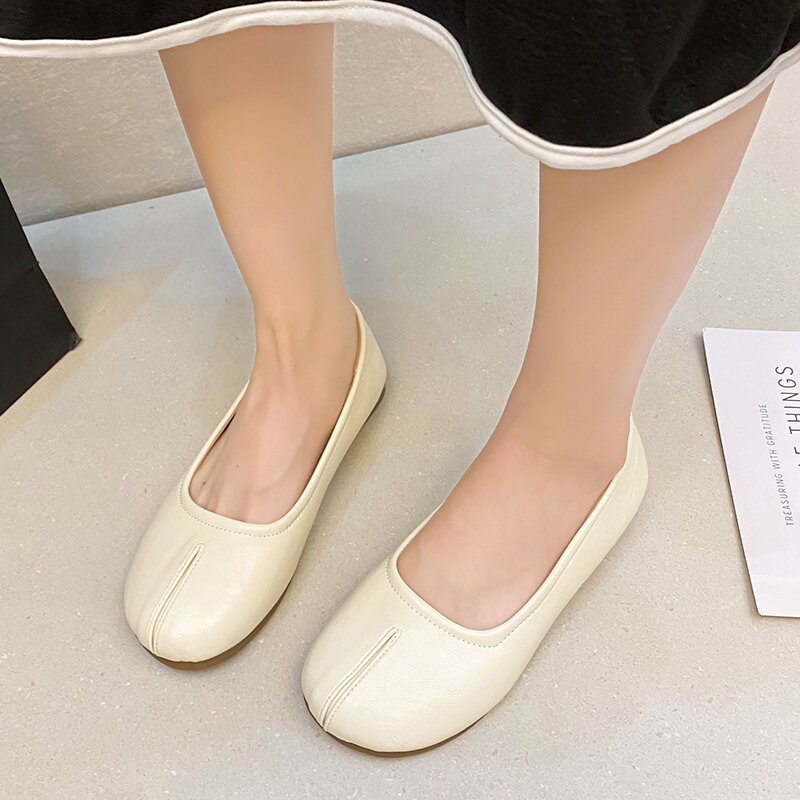 حذاء مسطح نعل ناعم للنساء ، حذاء بدون كعب أبيض غير رسمي ، مريح وخفيف الوزن ، أنيق سهل الارتداء