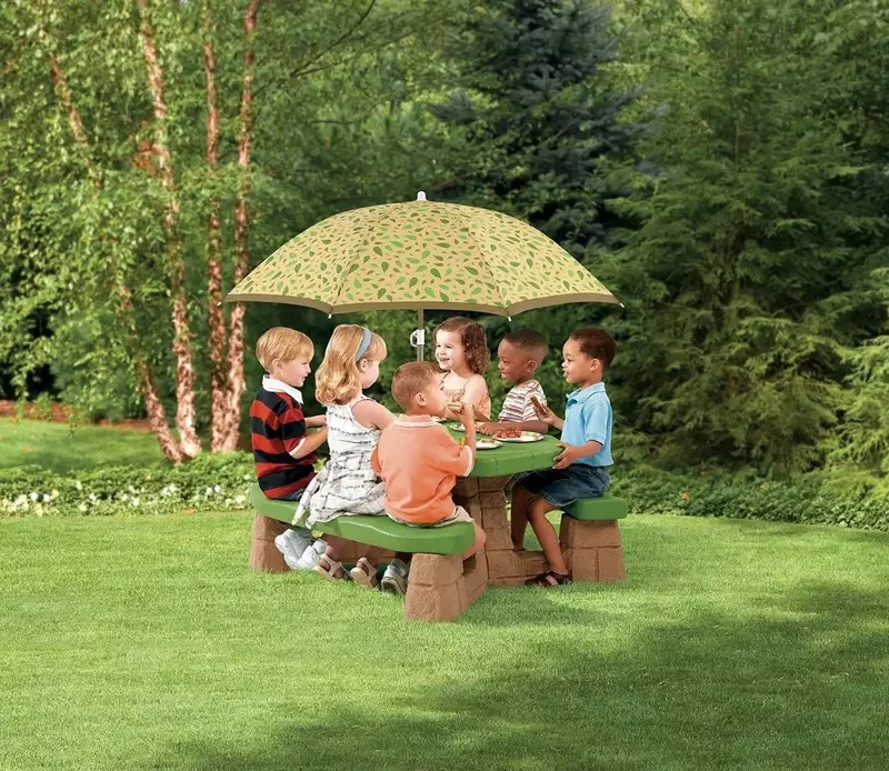 طاولة رحلات مرحة بشكل طبيعي مع مظلة ، ألعاب متينة داخلية وخارجية ، مقاعد لـ 6 أطفال ، عمر أكثر من 3 سنوات