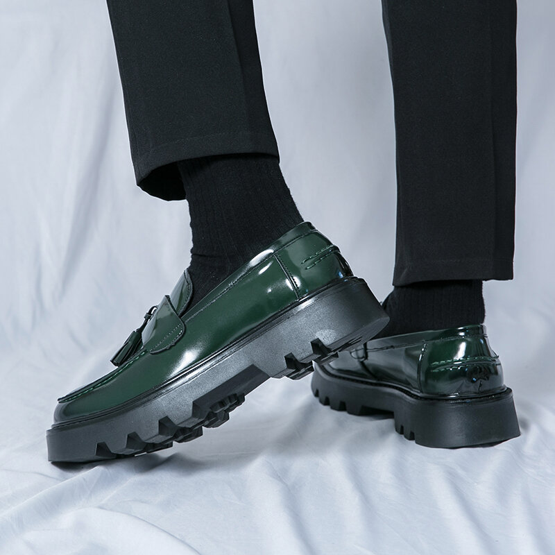 حذاء جلد غير رسمي ببراءة اختراع قوي مع شرابة ، حذاء بدون كعب فاخر سهل الارتداء ، منصة خضراء ، فستان عمل ، موضة رجالية