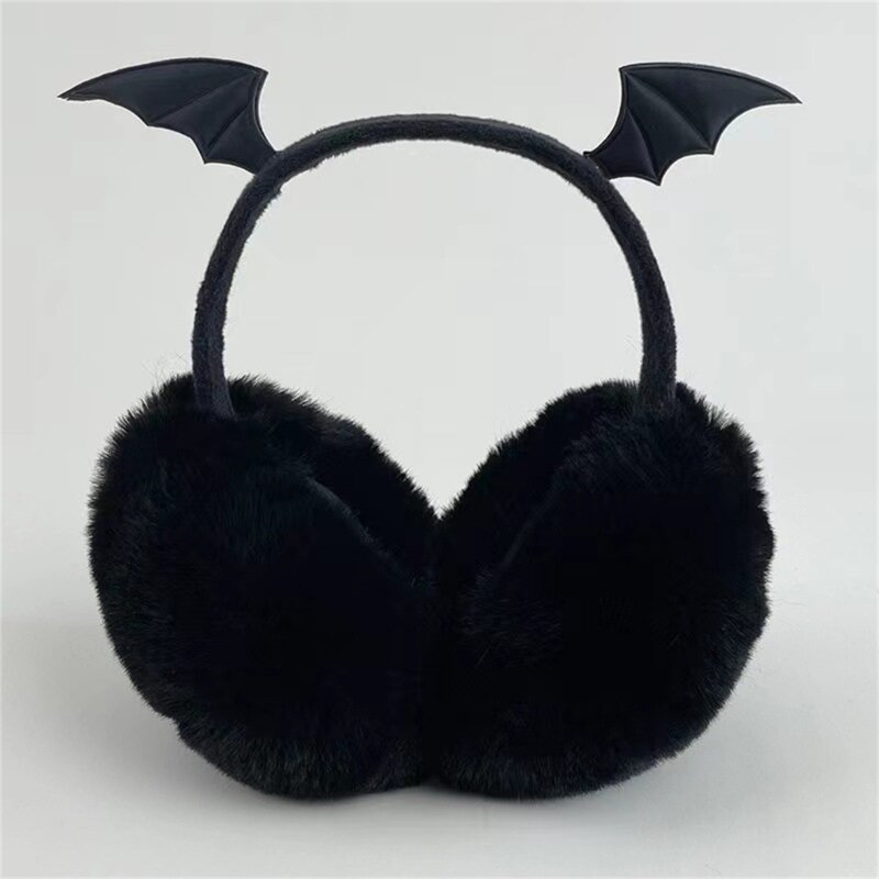 غطاء للأذنين أنيق على شكل جناح الخفاش ليبقيك دافئًا في الطقس البارد بمناسبة عيد الهالوين