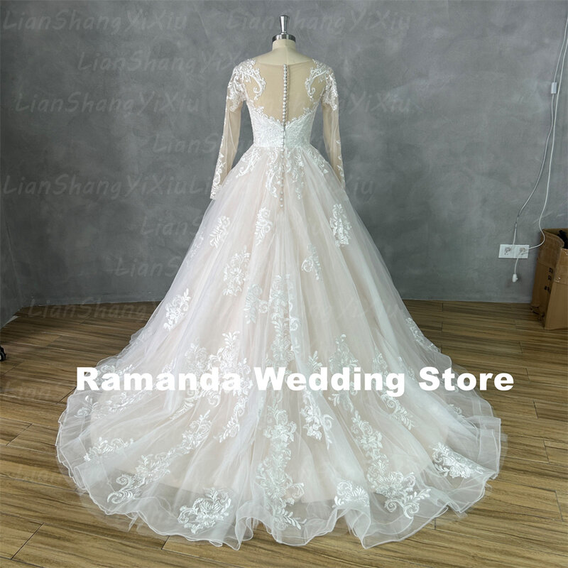 Ramanda فستان زفاف رائع مزين بالدانتيل بأكمام طويلة وأزرار العروس وهمي الظهر ذيل محكمة فستان الزفاف