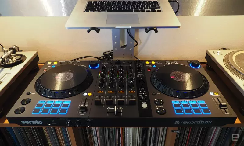 وحدة تحكم Pioneer DJ Rekordbox ، وحدة تحكم DJ Serato ، 4-Deck ، سعر البيع