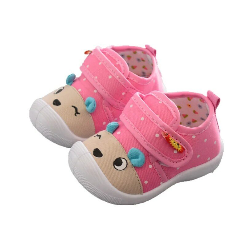 حذاء للأطفال الرضع الجديد ذو الرسوم المتحركة ومضاد للانزلاق ومضاد للركل ، حذاء رياضي ناعم وصغير للأطفال