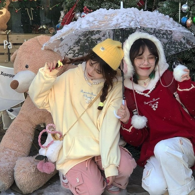 QWEEK Kawaii قمصان سويت شيرت بقلنسوة Harajuku كنزة عيد الميلاد الأحمر هوديي المتضخم الحلو لينة فتاة الكورية تطريز أنيق لطيف