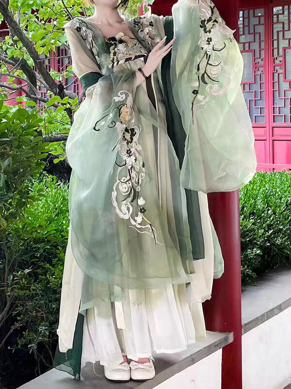 ملابس هان النسائية الصينية ، تطريز آلي ، بدلة فستان بالعناصر التقليدية