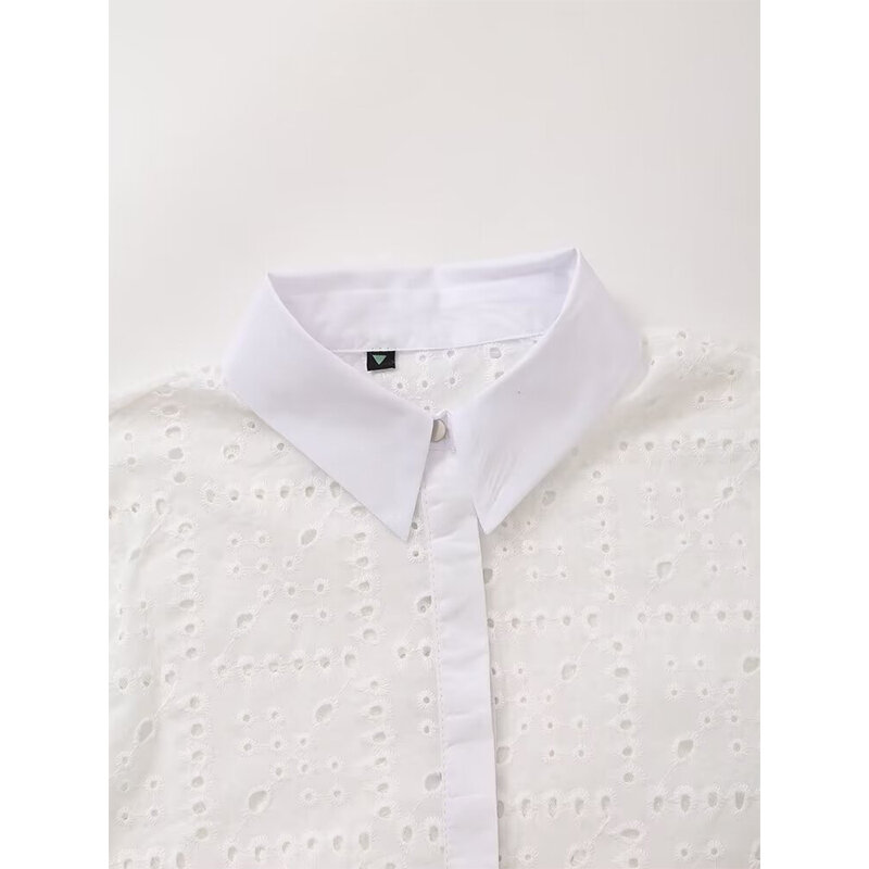 Yenkye-بلوزة نسائية مجوفة مطرزة ، قميص بأكمام طويلة ، ياقة طية صدر ، توب قصير ، ملابس الشارع البيضاء ، الموضة