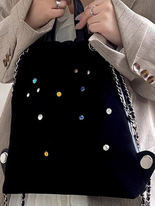 حقيبة ظهر جلدية سوداء غير رسمية للنساء ، حقيبة برباط ، تصميم سلسلة ، أحجار الراين ، سعة كبيرة ، سفر ، برشام ، موضة جديدة