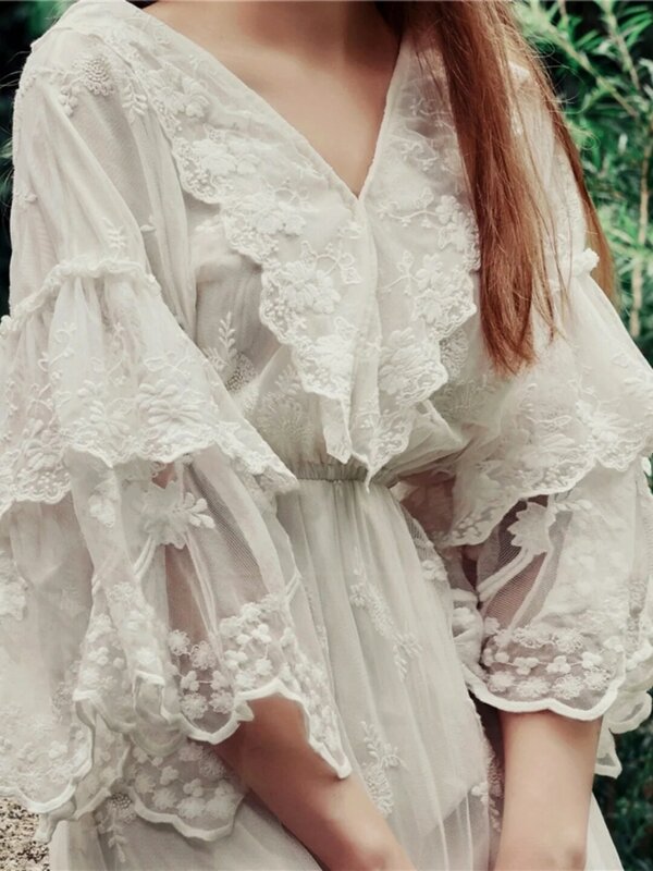 فستان نسائي طويل كلاسيكي من البلاط ، خيوط بيضاء ، دانتيل ، متوسط الطول ، على الطراز الأوروبي