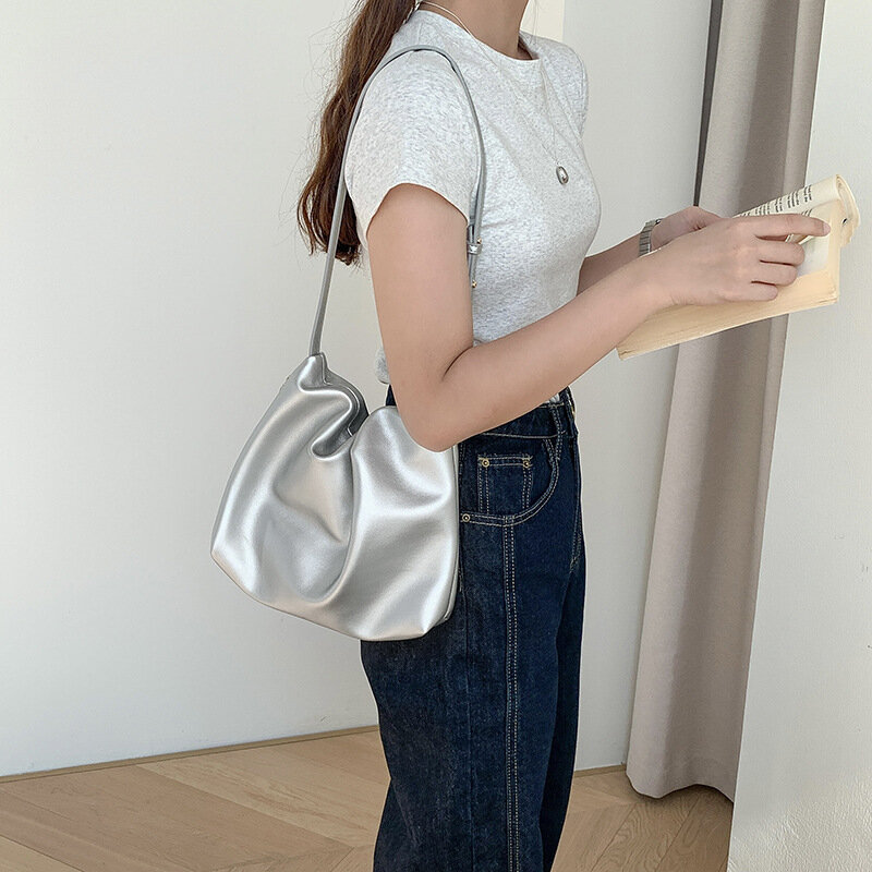 حقيبة كتف جمالية للنساء النسخة الكورية ، سعة كبيرة متعددة الاستخدامات ، حقيبة تحت الإبط جلدية ناعمة عالية الجودة