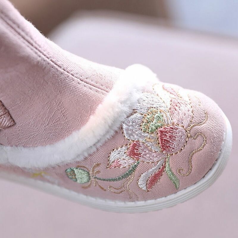 أحذية الأطفال Hanfu زائد المخملية أحذية قطنية للأطفال القديمة المطرزة أحذية الفتيات الفتيات زي القديمة بكين القماش الأحذية