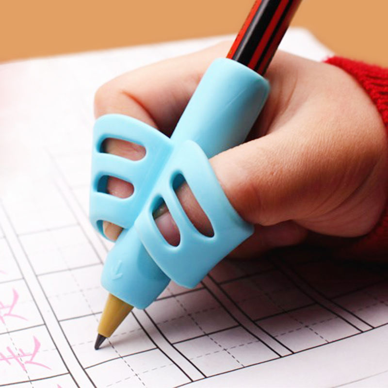 الأطفال الكتابة الموقف مصحح ، سيليكون حامل قلم الطالب ، جهاز التدريب الأبجدية ، القرطاسية ، 2 4