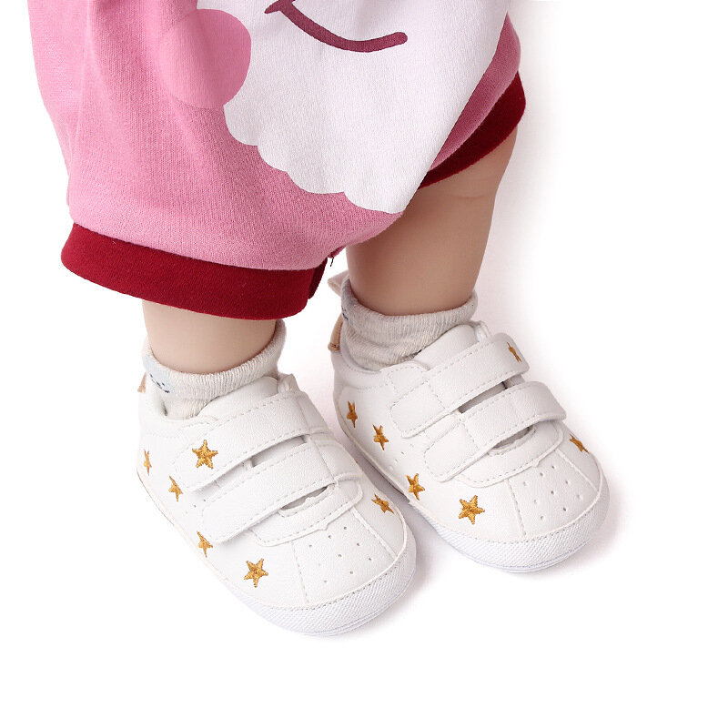 العلامة التجارية الرضع فتاة سرير أحذية طفل لطيف قلوب عدم الانزلاق المطاط وحيد الجلود أحذية رياضية الوليد بوي الأحذية لمدة 1 سنة طفل العنصر