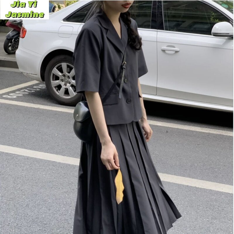تنورة قصيرة متوسطة الطول مطوي للنساء ، مجموعة أزياء الصيف الجديدة ، بدلة من قطعتين ،