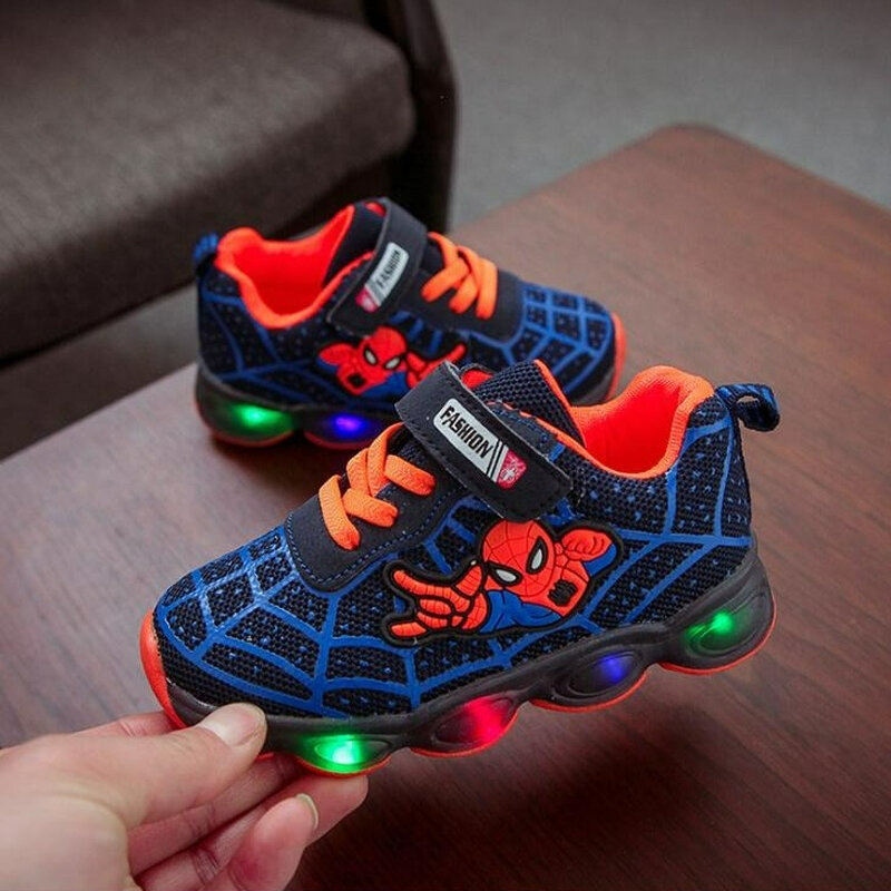 أحذية ديزني الرياضية المتوهجة الجديدة لعام 2023 أحذية سبايدرمان للأولاد والبنات أحذية الأطفال الانيمي الأنيقة بإضاءة Led أحذية جري رياضية قابلة للتنفس