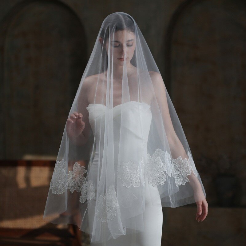 Lace الحجاب الزفاف الدانتيل دون مشط ، الحجاب طويلة متوسطة