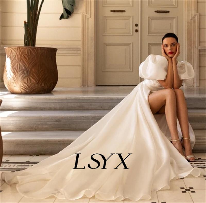 فستان زفاف بأكمام منفوشة من LSYX برقبة على شكل حرف V ، فستان زفاف مكشكش ، فتحة جانبية عالية ، ظهر بسحاب ، قطار محكمة ، مصنوع خصيصًا