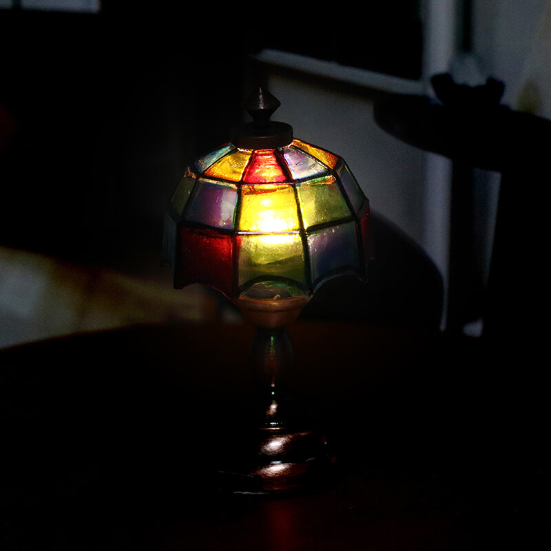 1:12 دمية صغيرة لمبة مكتب LED مصباح ملون الظل القراءة ضوء بيت الدمية مصغرة خمر أثاث غرفة نوم ديكور لعبة