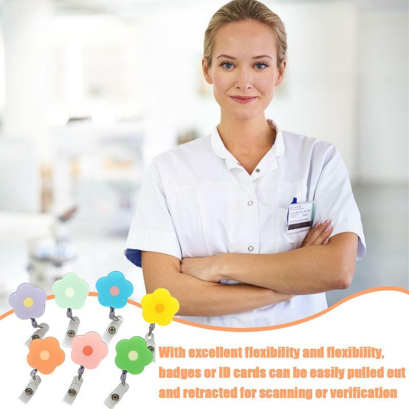 مشبك قابل للسحب مع تصميم زهرة للممرضات ، أصحاب شارة ، بطاقة الممرضات قابل للسحب