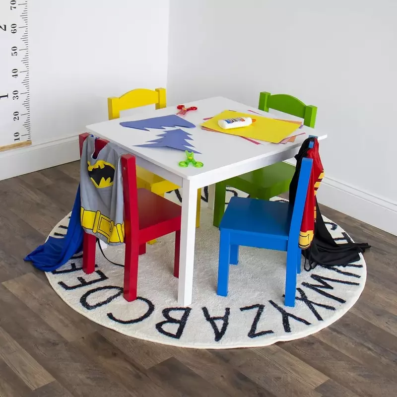 مجموعة طاولة وكرسي خشبية للأطفال ، مثالية للفنون والحرف اليدوية ، وقت الوجبات الخفيفة ، المدرسة المنزلية ، الطبيعية ، الأولية ، وشملت 4 كراسي