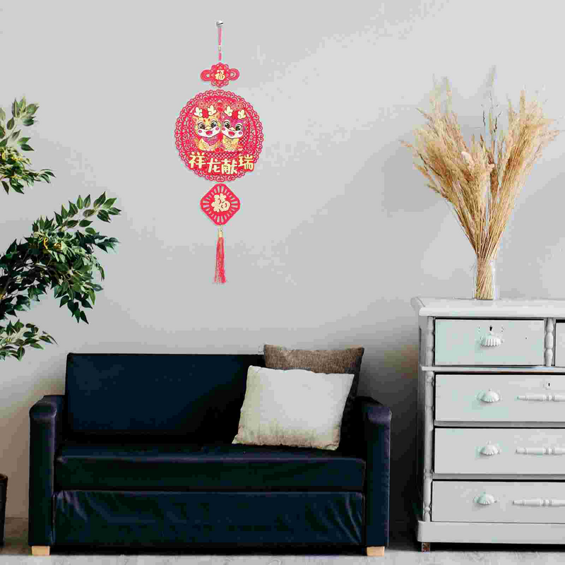 العام الصيني الجديد علامات معلقة للشجرة ، عام التنين ، الأبراج ، قلادة شعر ، زخرفة ، خلفية تخطيط المشهد ، عرض الحظ