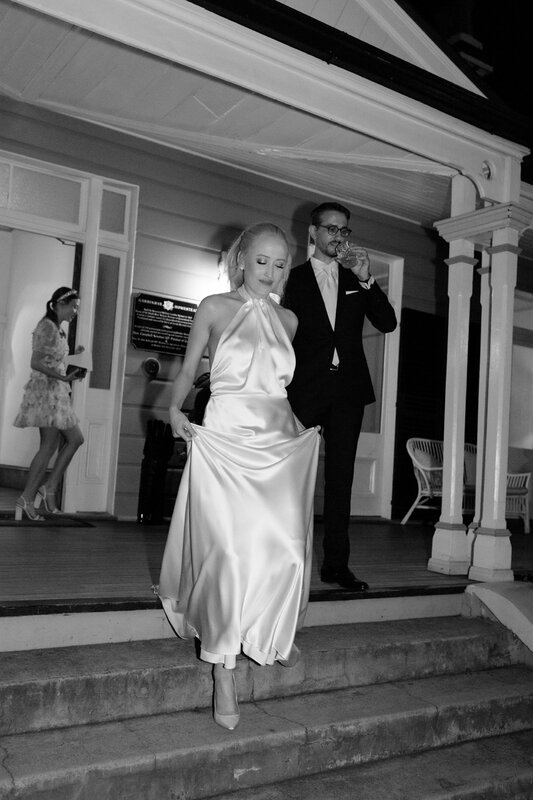 مثير a-الخط الساتان فساتين الزفاف بسيطة مفتوحة الظهر زي العرائس تول سويب تراين Vestido De Novia Robe De Mariée