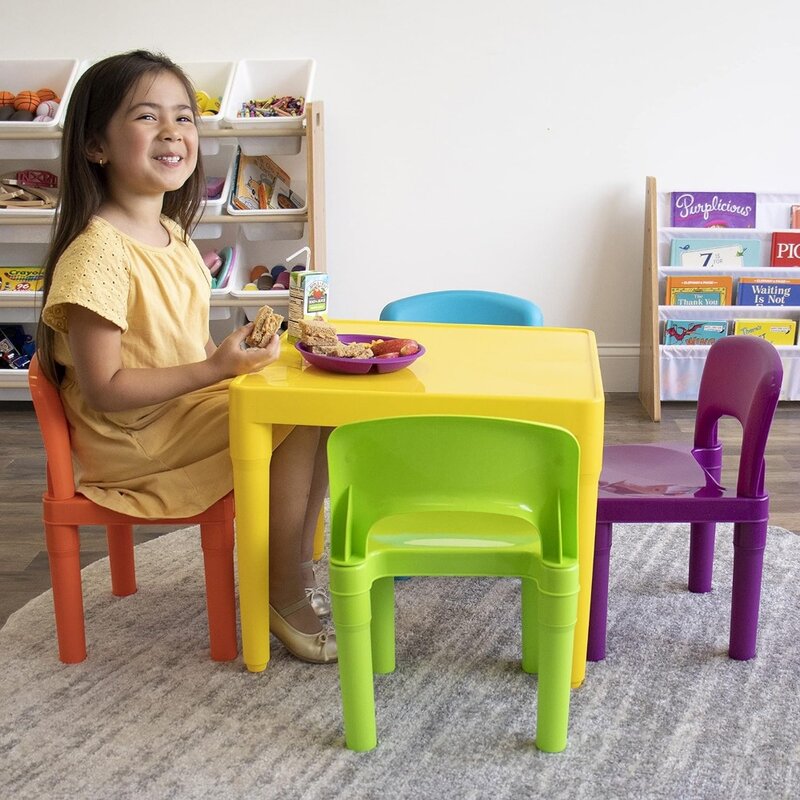 طاولة بلاستيكية صفراء للأطفال بطاقم متواضع ، كراسي نابضة بالحياة ، 1 مربع ، 4 كراسي