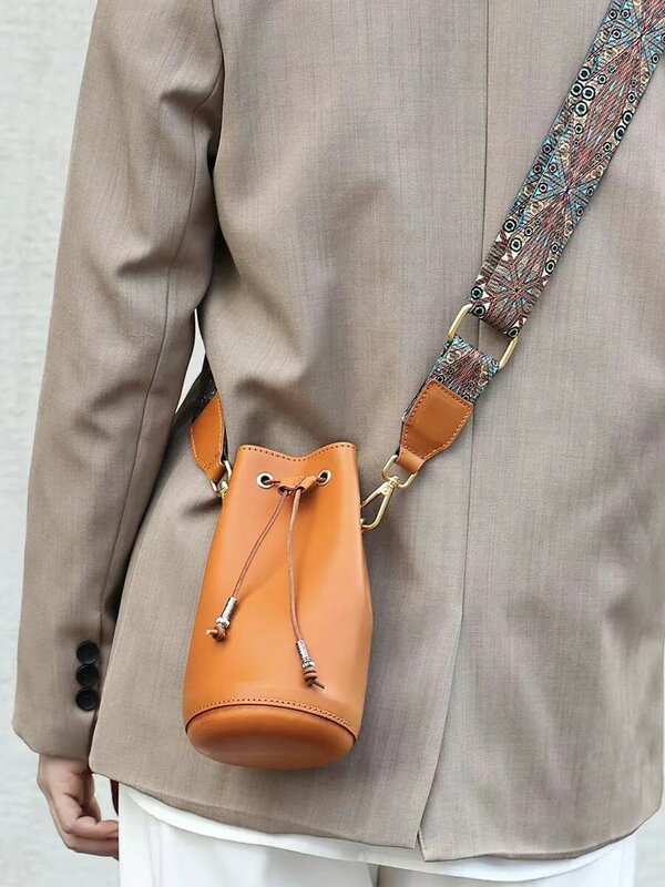 حقيبة كتف من الجلد الطبيعي للنساء ، حقيبة دلو بخيط صغير ، حقيبة كروس بودي كاجوال ، محافظ هاتف صغيرة ، موضة جديدة